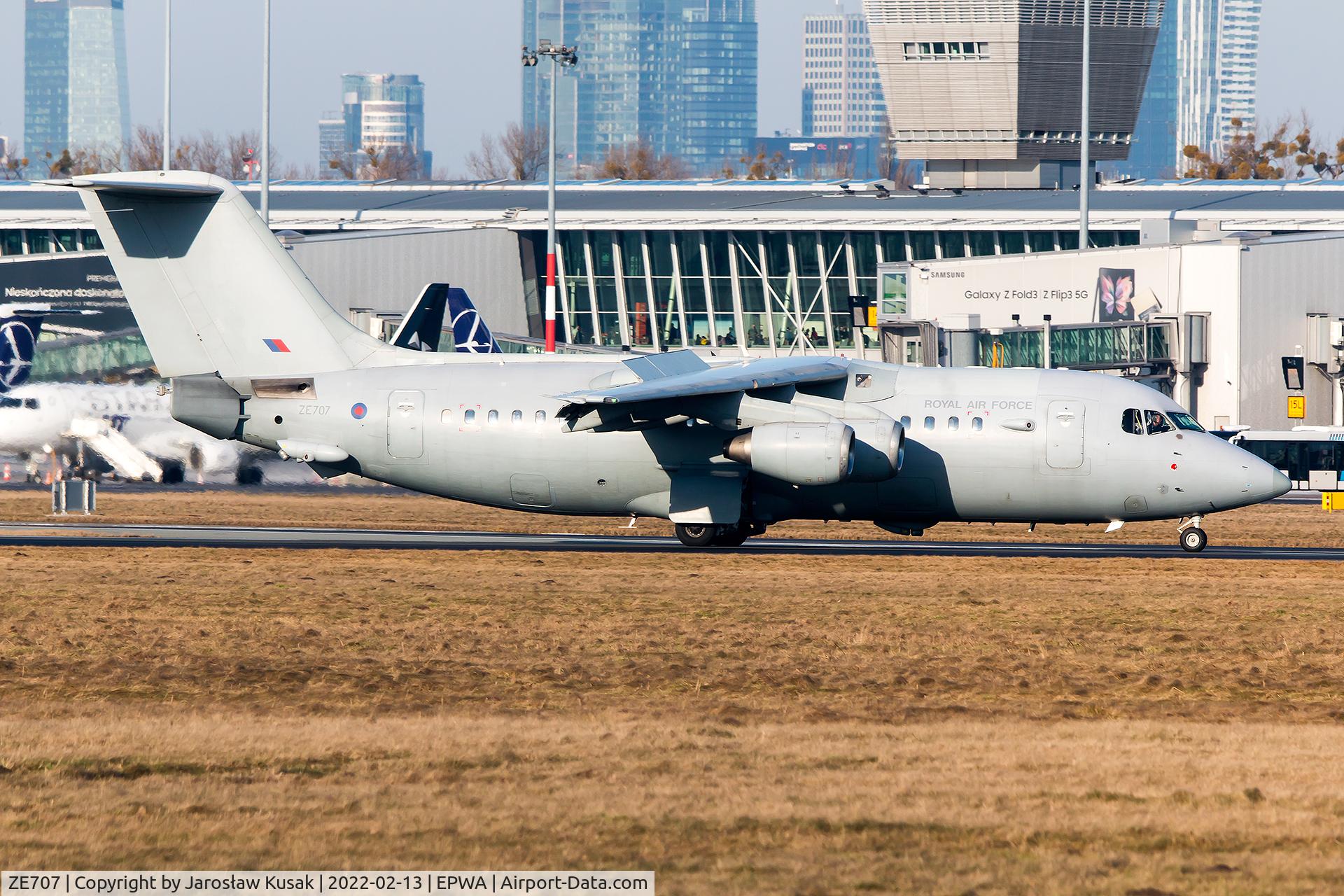 ZE707, 1991 British Aerospace BAe.146-200QC Quick Change C/N E2188, British Aerospace BAe.146-200QC l?duje w Warszawie
