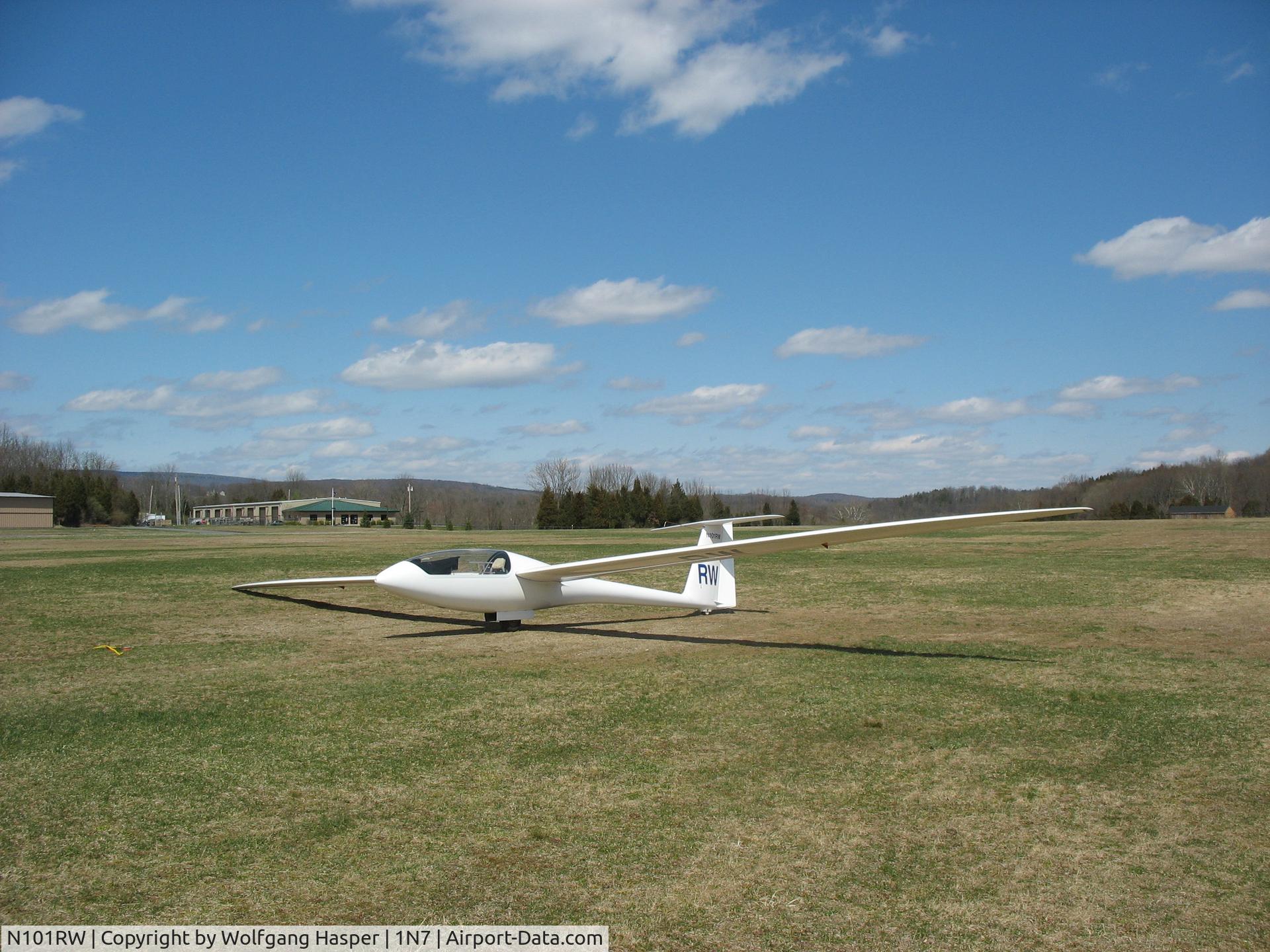 N101RW, 1991 PZL-Bielsko SZD-55-1 C/N 551191028, Ready for a spring flight