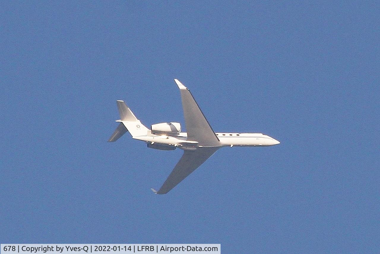 678, 2003 Gulfstream Aerospace G-V Gulfstream V C/N 678, Gulfstream Aerospace G-V Gulfstream V, Flight over Brest-Bretagne airport (LFRB-BES)