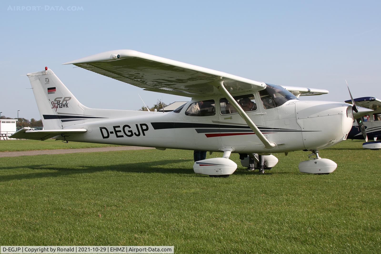 D-EGJP, 2001 Cessna 172S Skyhawk SP C/N 172S8814, at ehmz
