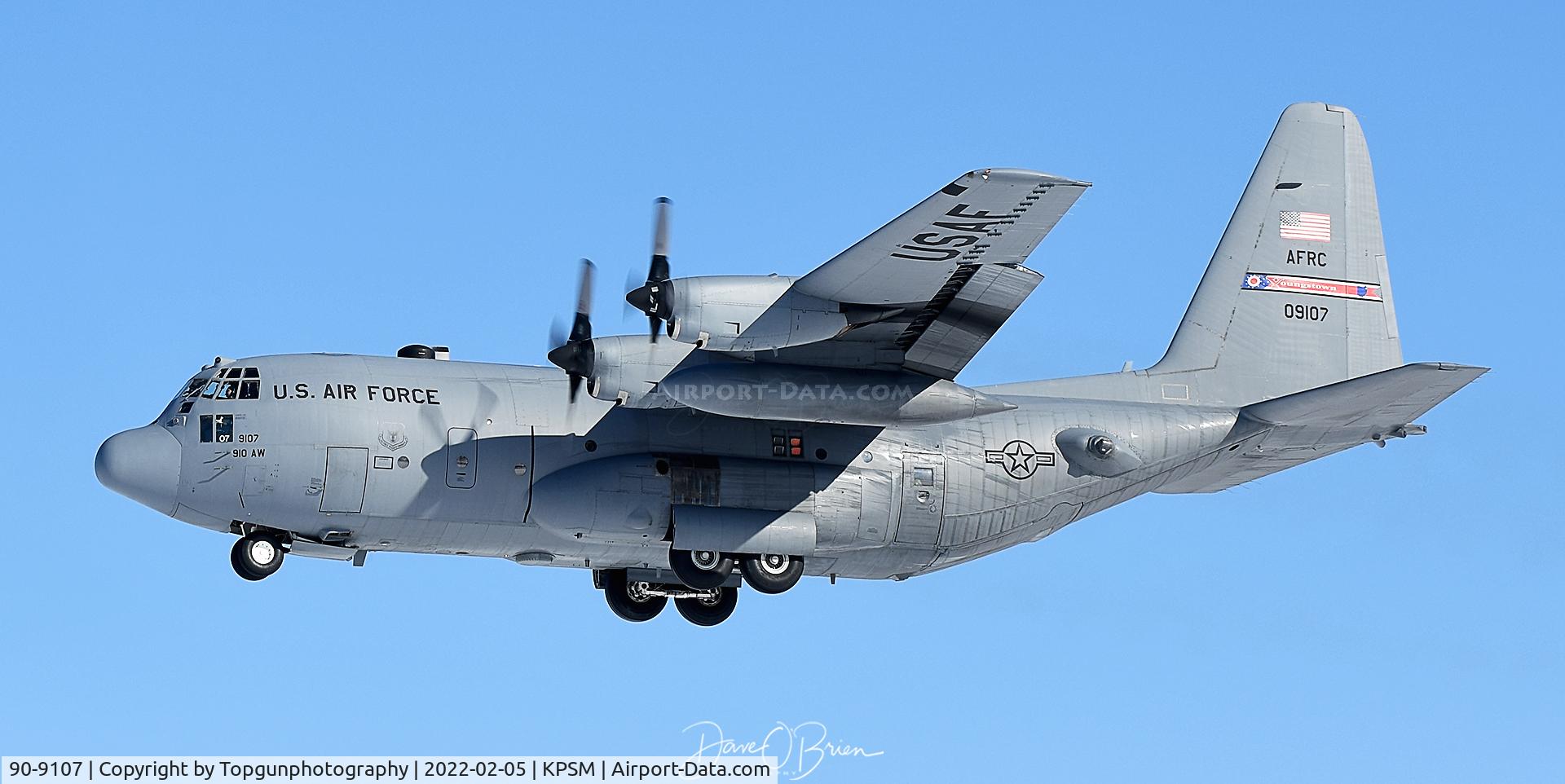 90-9107, 1990 Lockheed C-130H Hercules C/N 382-5238, REACH447 coming in on an IFE for 1 engine having to be shutdown on their flight to NH.