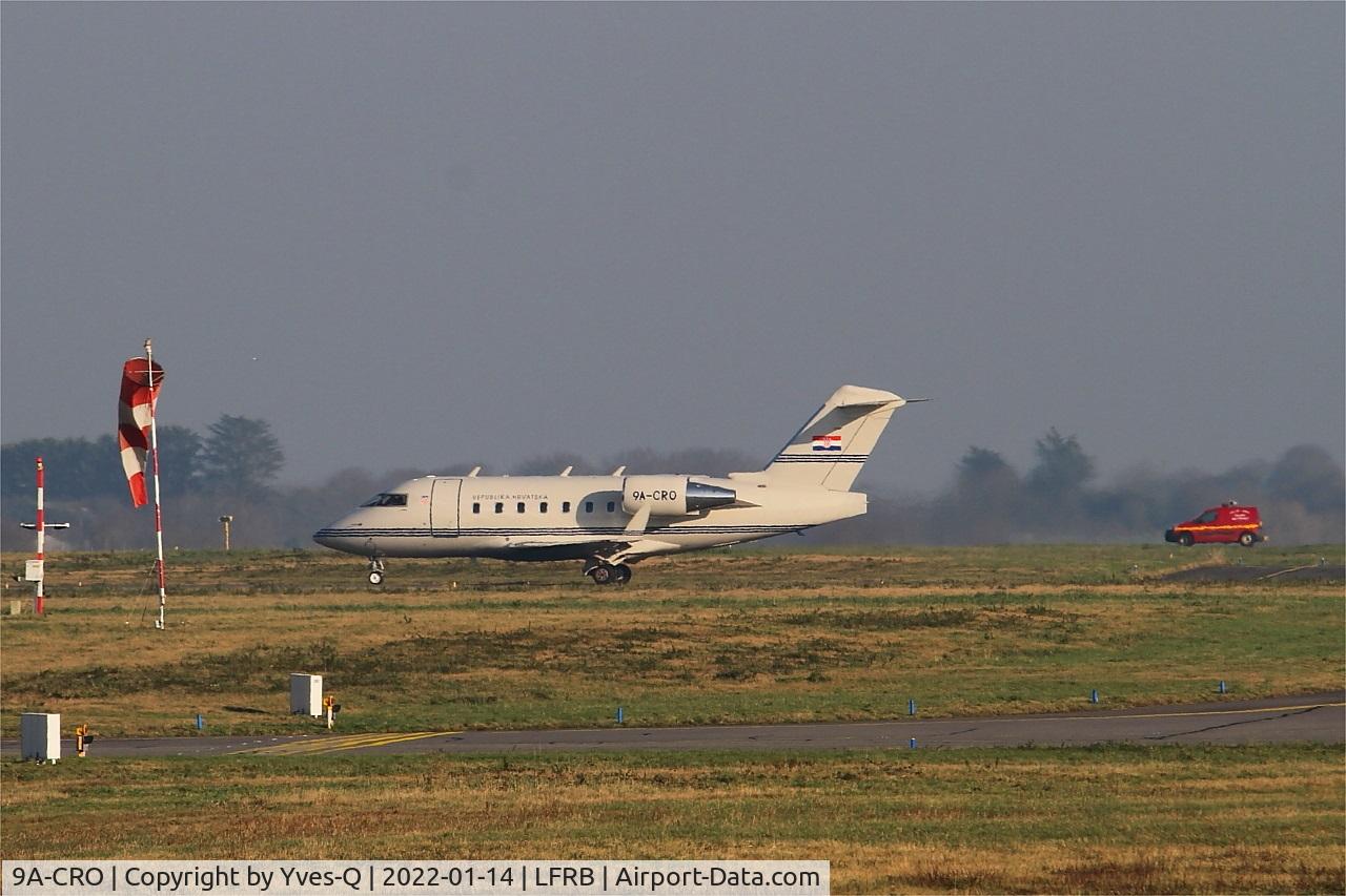 9A-CRO, 1996 Canadair Challenger 604 (CL-600-2B16) C/N 5322, Canadair Challenger 604, Taxiing, Brest-Bretagne airport (LFRB-BES)
