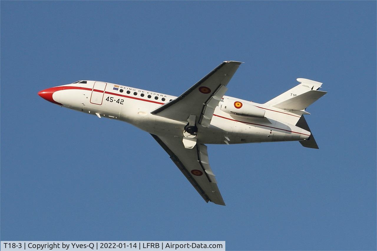 T18-3, 1989 Dassault Falcon 900B C/N 077, Dassault Falcon 900B, Climbing from rwy 25L, Brest-Bretagne airport (LFRB-BES)