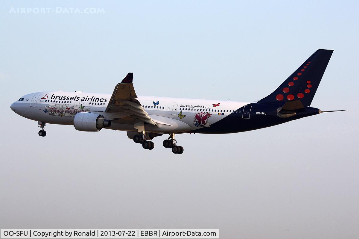 OO-SFU, 2000 Airbus A330-223 C/N 324, tomorrowland stickers