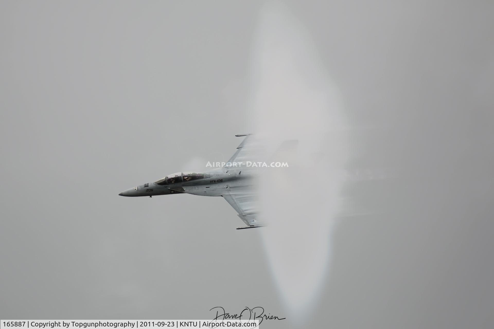 165887, Boeing F/A-18F Super Hornet C/N F047, Super Hornet Demo taking advantage of the super moist air before the storm