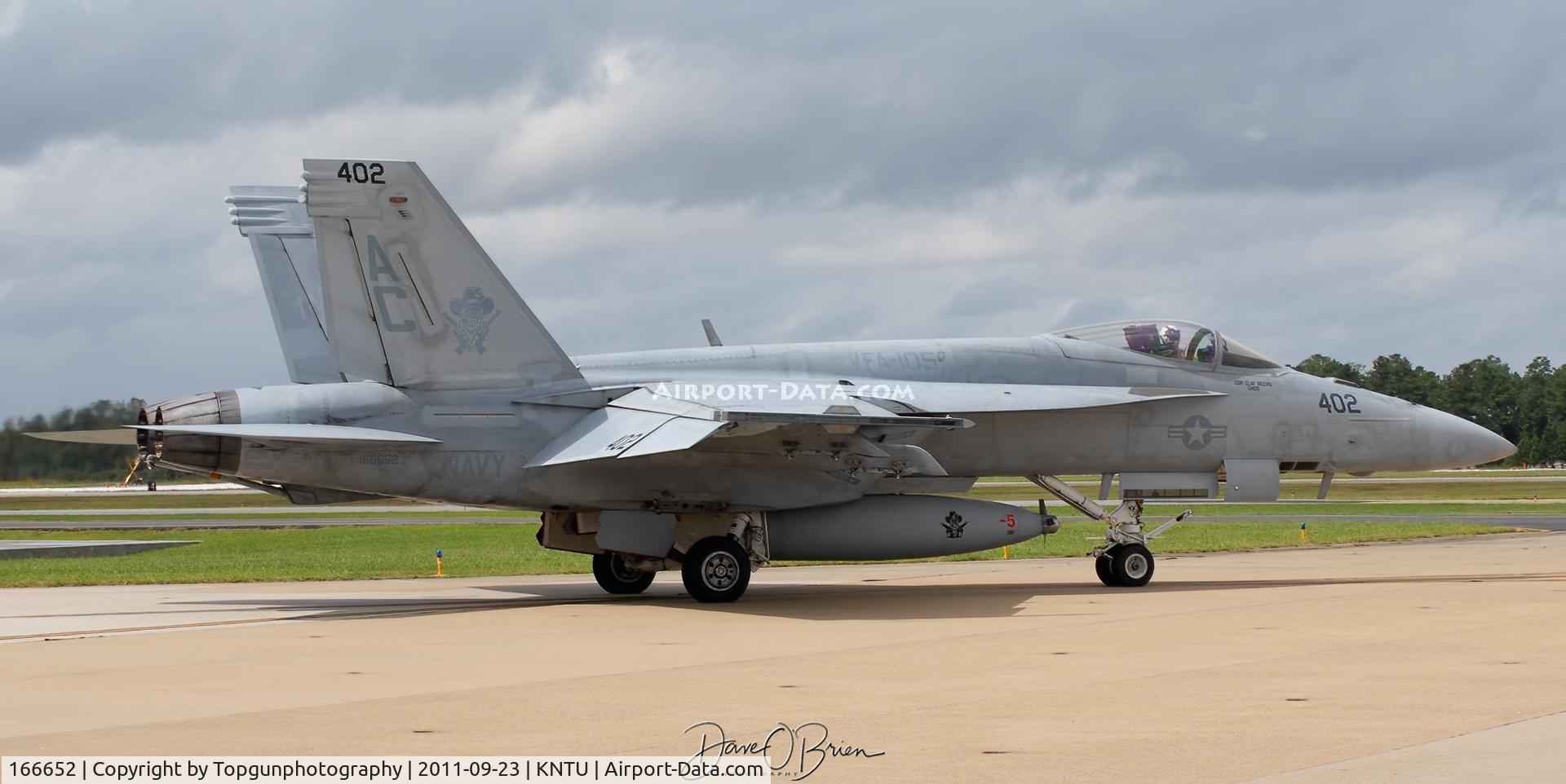 166652, Boeing F/A-18E Super Hornet C/N E115, Fleet Demo taxing out