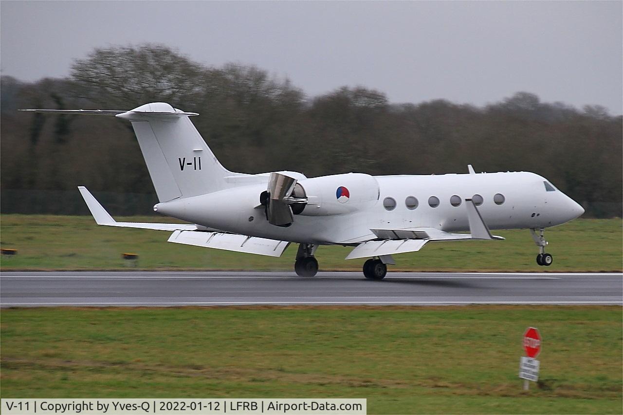V-11, Gulfstream Aerospace G-IV C/N 1009, Gulfstream Aerospace G-IV, Reverse thrust landing rwy 07R, Brest-Bretagne airport (LFRB-BES)