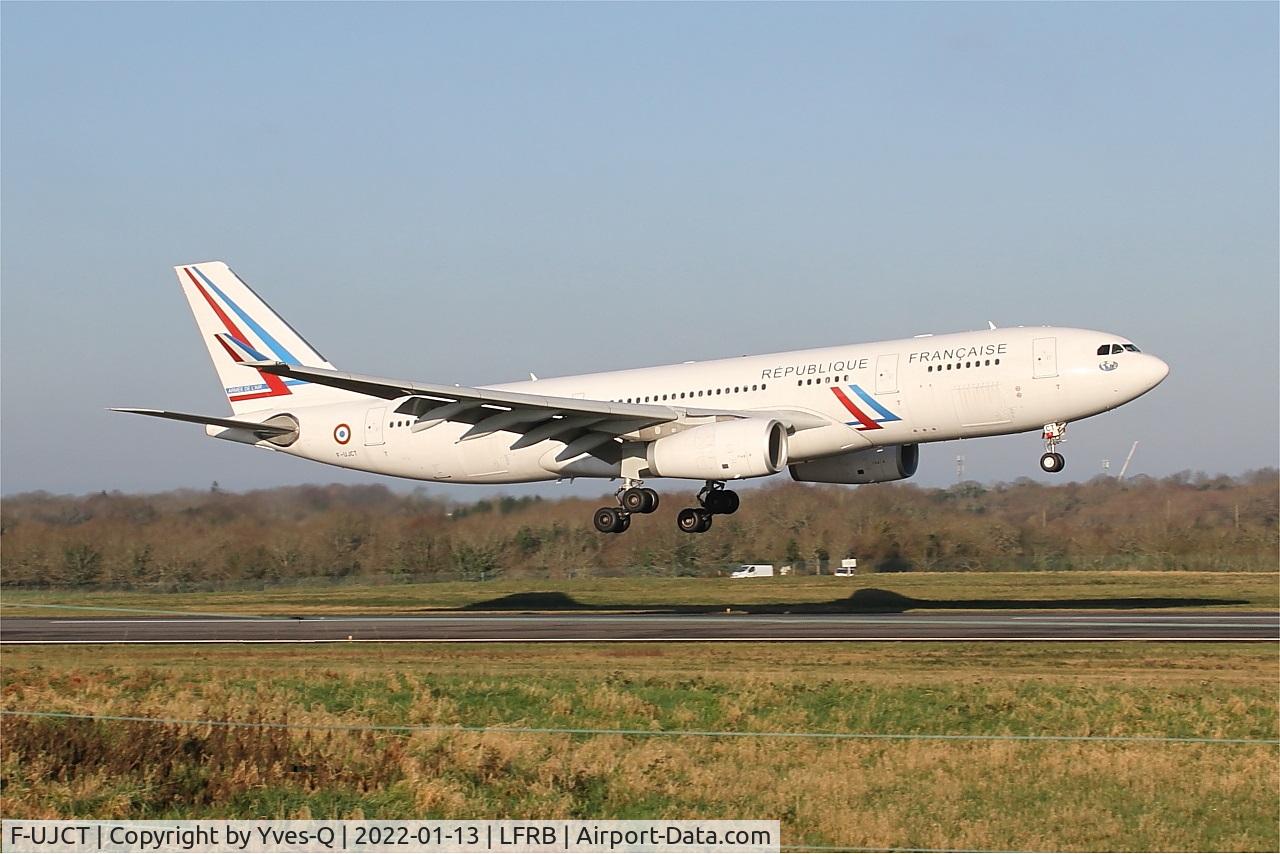 F-UJCT, 2015 Airbus A330-243 C/N 1657, Airbus A330-200, Landing rwy 07R, Brest-Bretagne airport (LFRB-BES)
