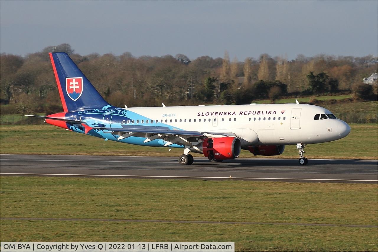 OM-BYA, 2005 Airbus A319-115 C/N 2550, Airbus A319-115, Reserve thrust landing rwy 07R, Brest-Bretagne airport (LFRB-BES)