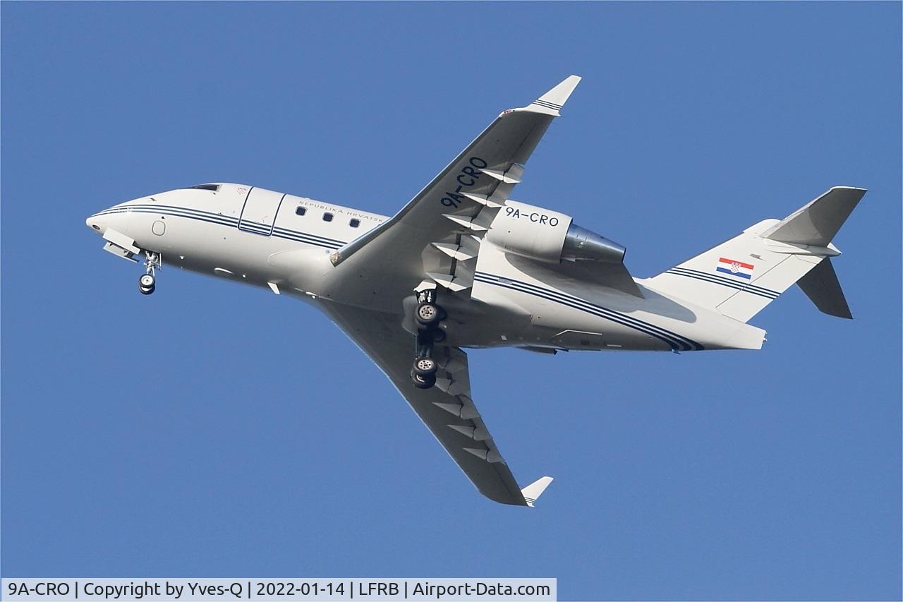 9A-CRO, 1996 Canadair Challenger 604 (CL-600-2B16) C/N 5322, Canadair Challenger 604, Take off rwy 25L, Brest-Bretagne airport (LFRB-BES)