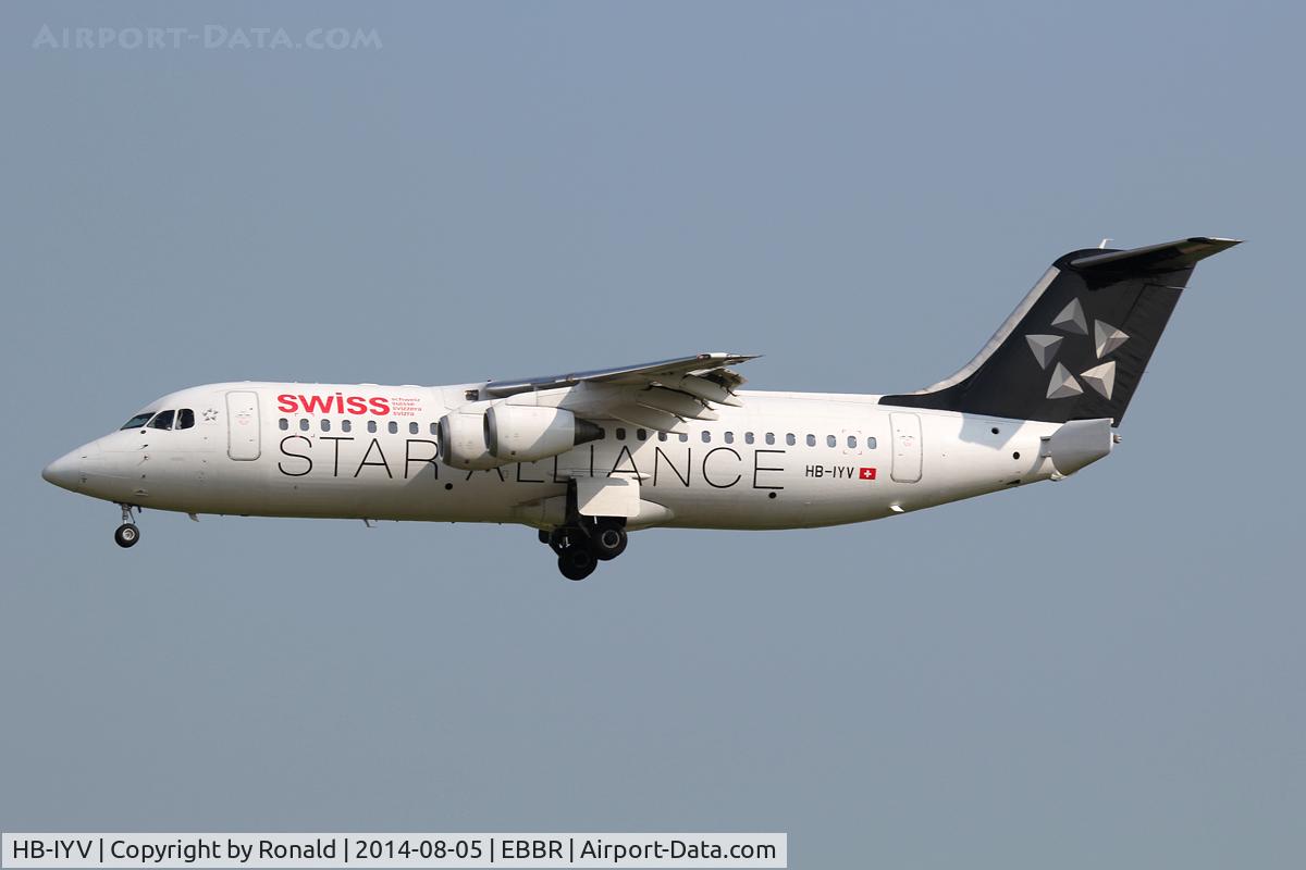 HB-IYV, 2000 British Aerospace Avro 146-RJ100 C/N E3377, at bru