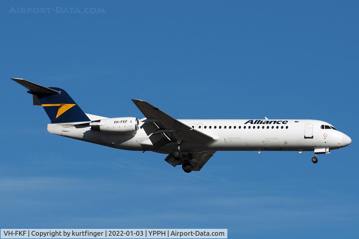 VH-FKF, 1991 Fokker 100 (F-28-0100) C/N 11365, Fokker 100 cn 11365. Alliance VH-FKF rwy 21 YPPH 03 January 2022