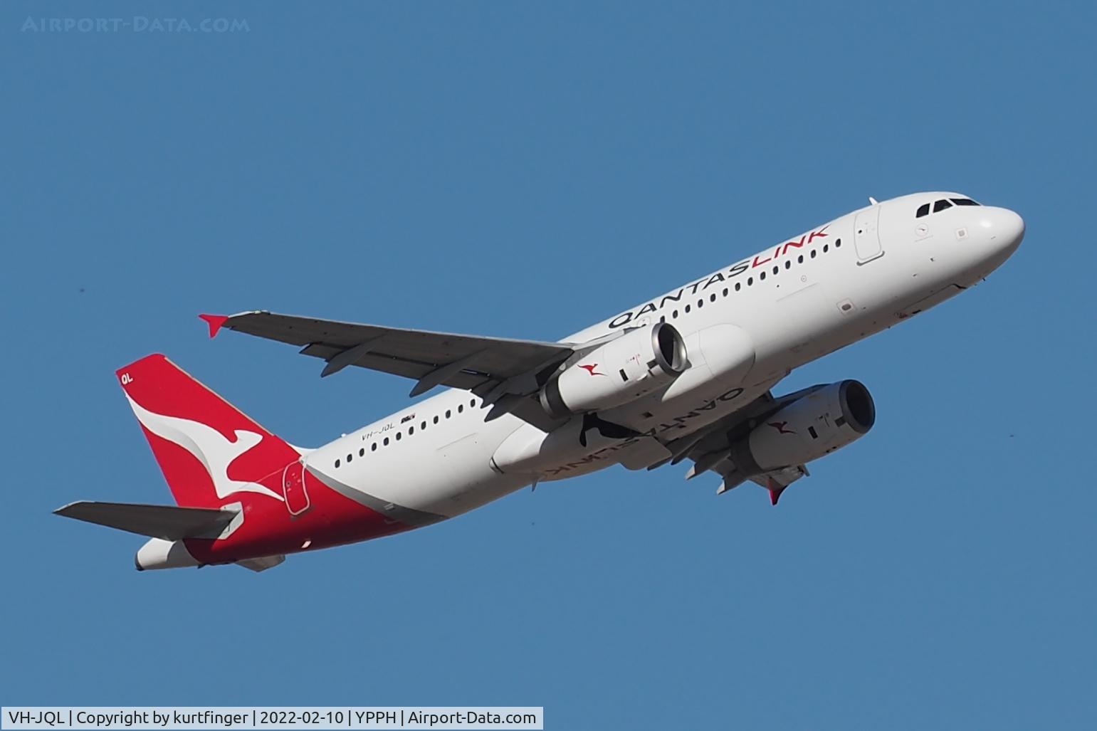 VH-JQL, 2004 Airbus A320-232 C/N 2185, Airbus A320-232 cn2185. QantasLink VH-JQL Golden Wattle. YPPH 10 February 2022
