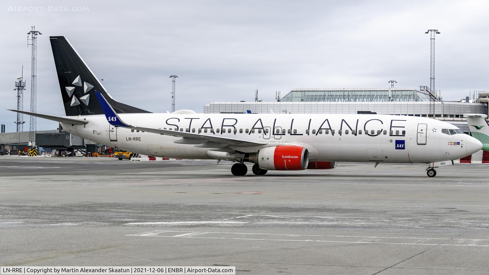 LN-RRE, 2008 Boeing 737-85P C/N 35706, Taxying to the gate.