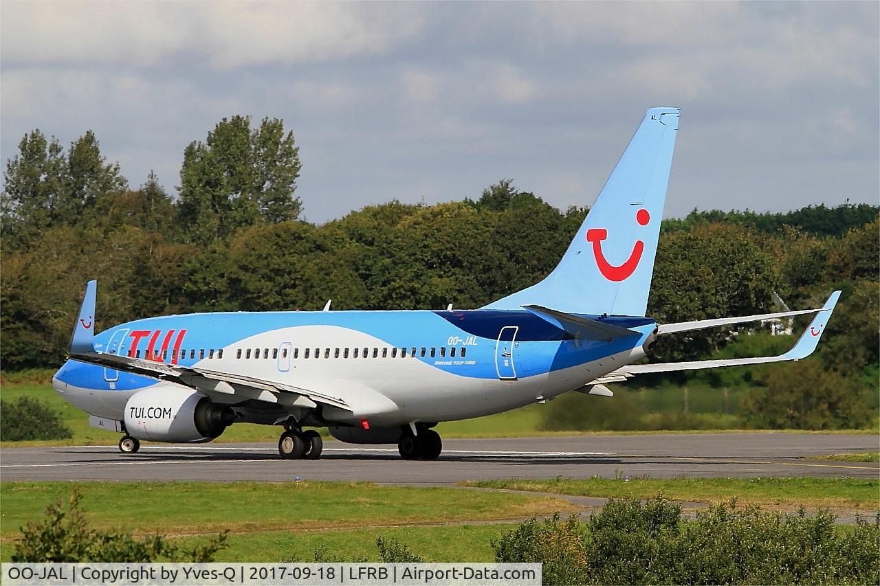 OO-JAL, 2004 Boeing 737-7K2 C/N 30668, Boeing 737-7K, Lining up rwy 25L, Brest-Bretagne airport (LFRB-BES)