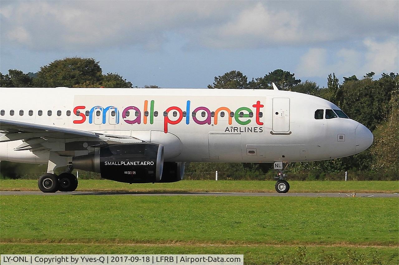 LY-ONL, 2010 Airbus A320-214 C/N 4489, Airbus A320-214, Taxiing rwy 25L, Brest-Bretagne airport (LFRB-BES)