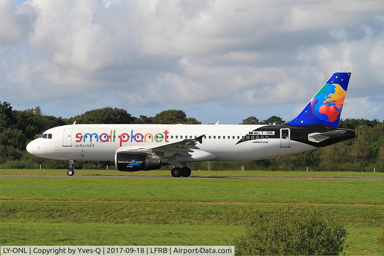 LY-ONL, 2010 Airbus A320-214 C/N 4489, Airbus A320-214, Take off run rwy 25L, Brest-Bretagne airport (LFRB-BES)