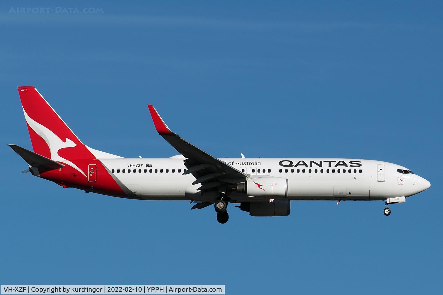 VH-XZF, 2013 Boeing 737-838 C/N 39370, Boeing 737-800 sn 34200 Ln2989. Qantas VH-VZF name Ballarat rwy 21 03 February 2022