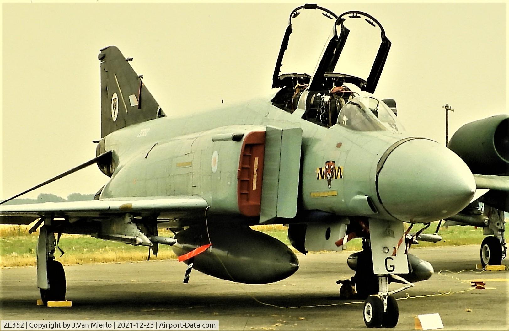 ZE352, McDonnell Douglas F-4J(UK) Phantom II C/N 1870, Slide scan Chièvres