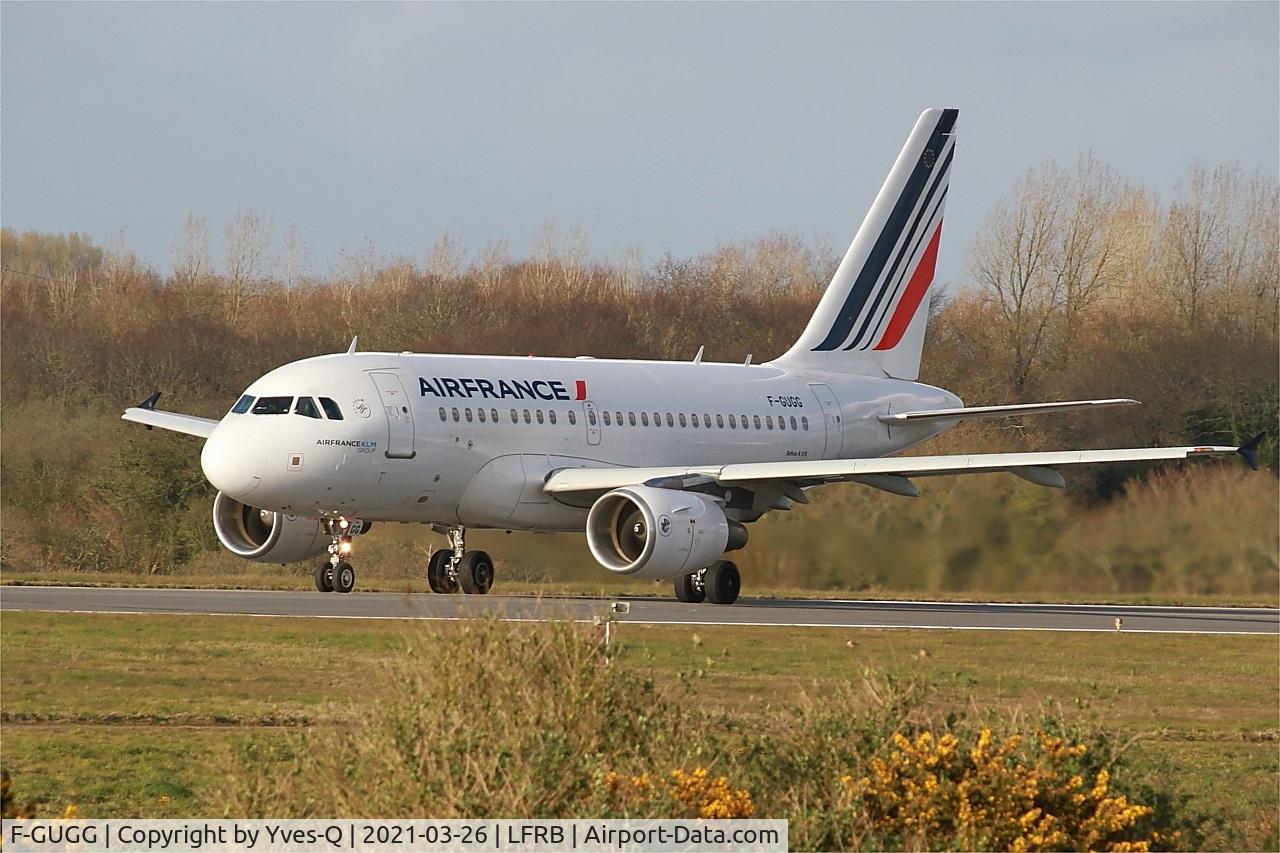 F-GUGG, 2004 Airbus A318-111 C/N 2317, Airbus A318-111, Take off run rwy 25L, Brest-Bretagne airport (LFRB-BES)