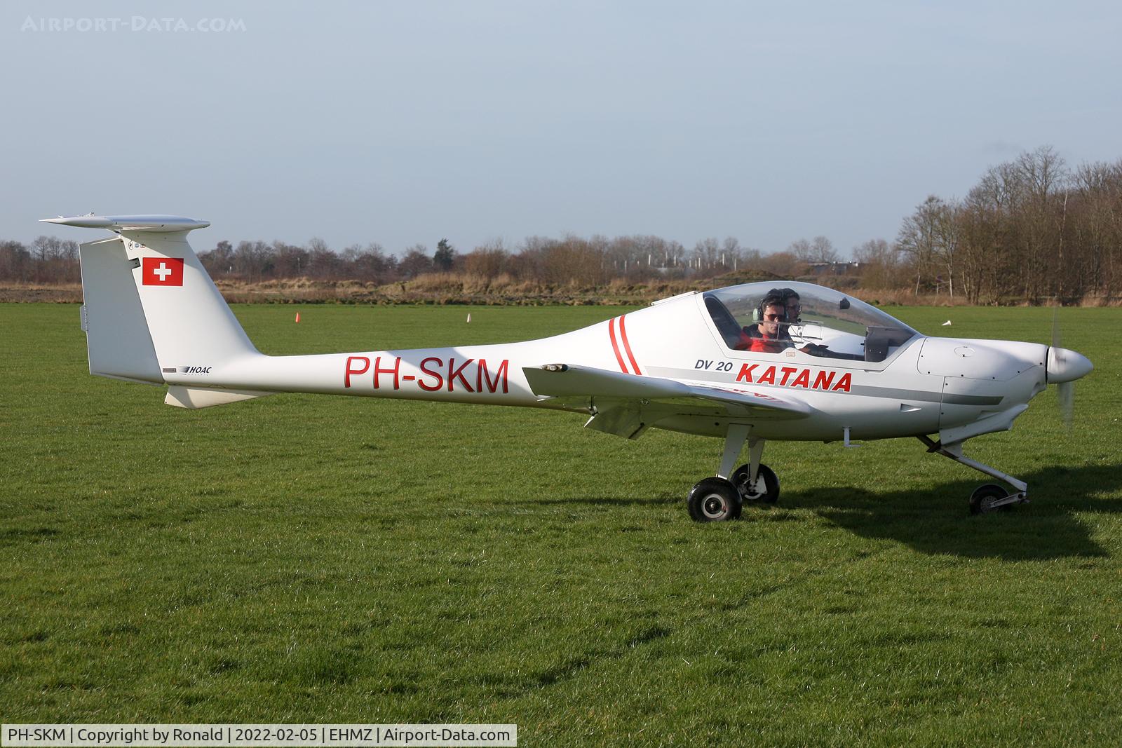 PH-SKM, 1994 HOAC DV-20 Katana C/N 20074, at ehmz
