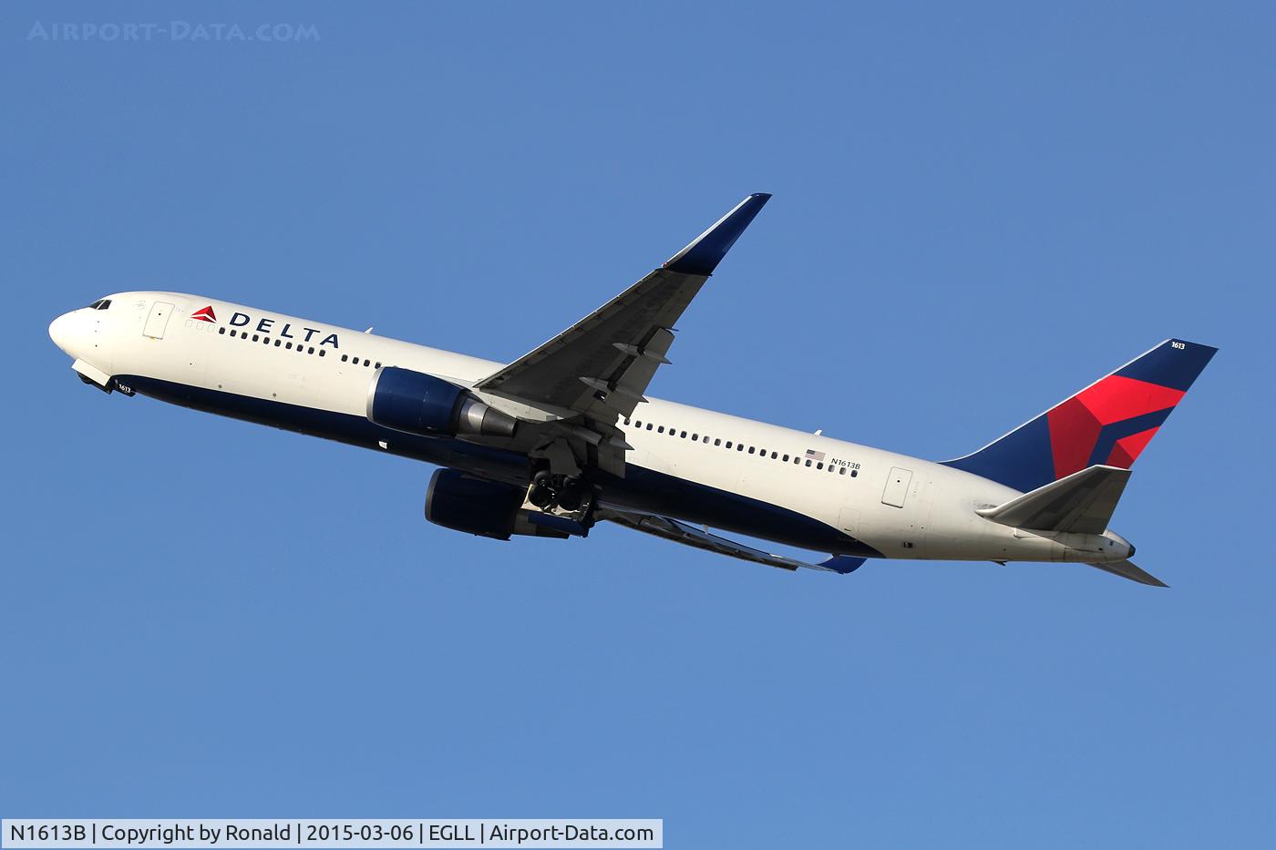N1613B, 2001 Boeing 767-332 C/N 32776, at lhr