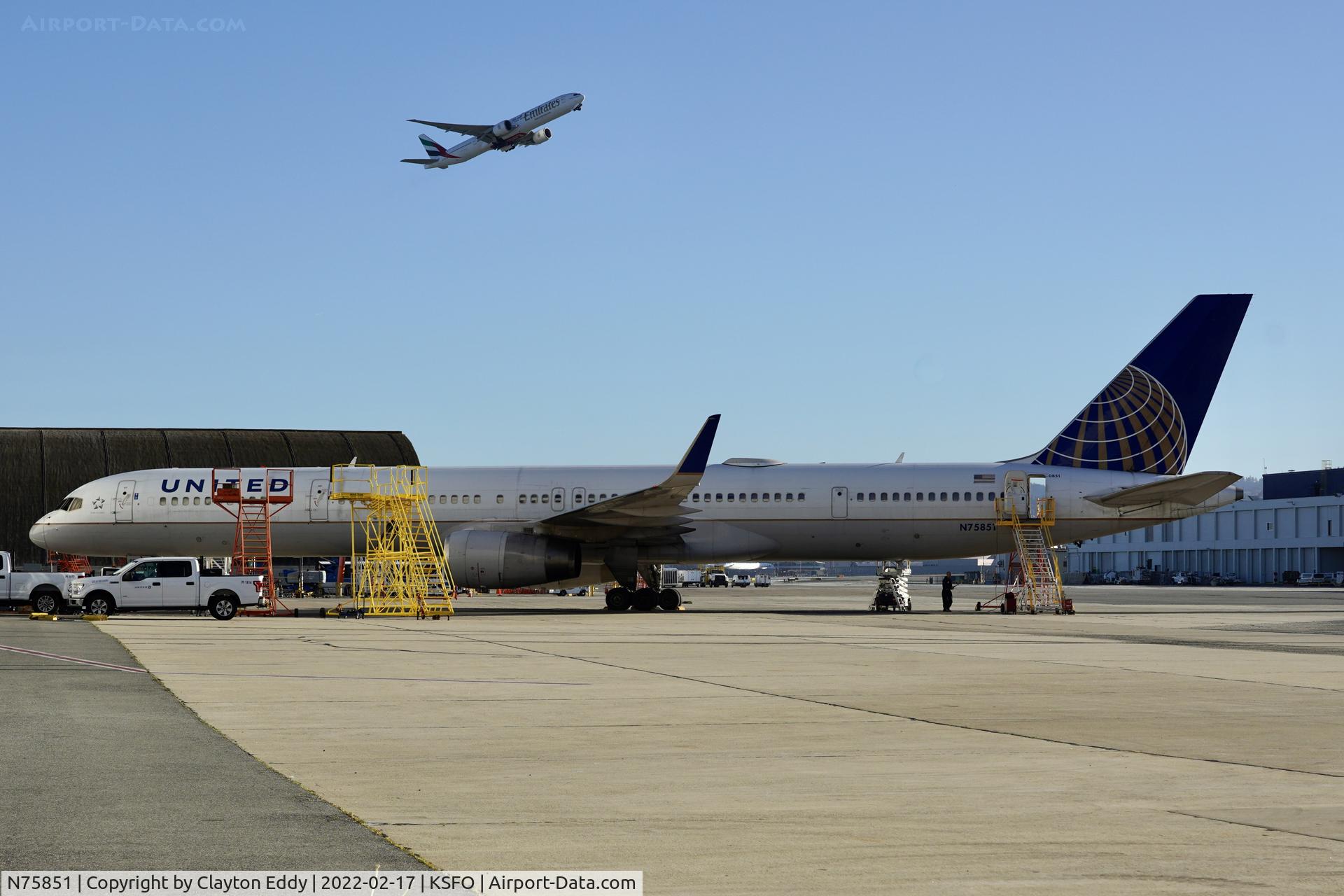 N75851, 2001 Boeing 757-324 C/N 32810, SFO 2022.