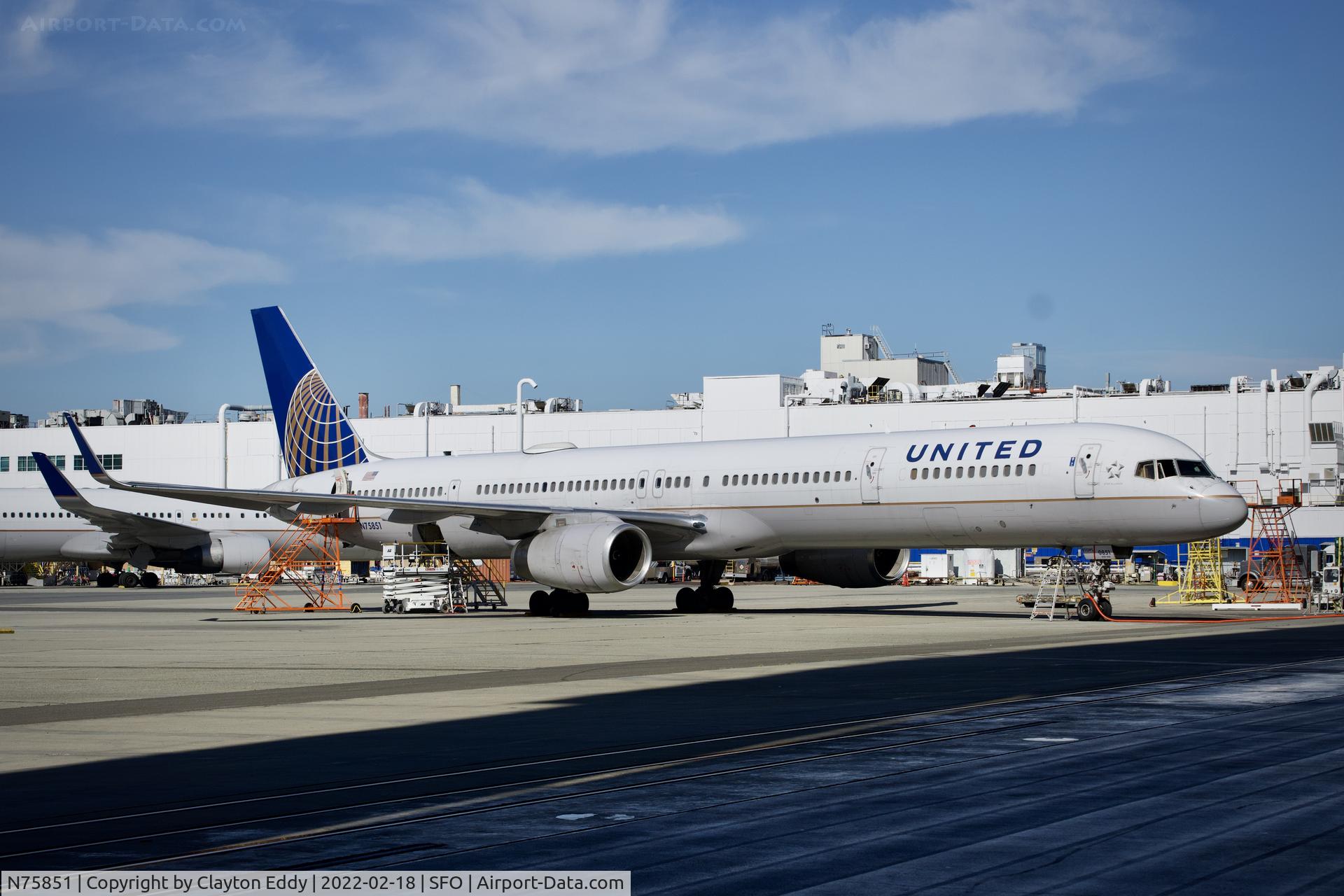 N75851, 2001 Boeing 757-324 C/N 32810, SFO 2022.