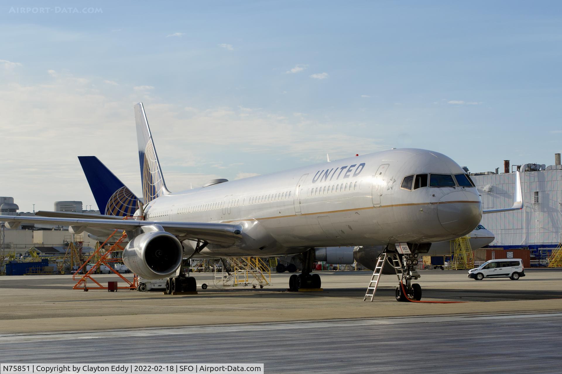 N75851, 2001 Boeing 757-324 C/N 32810, SFO 2022.