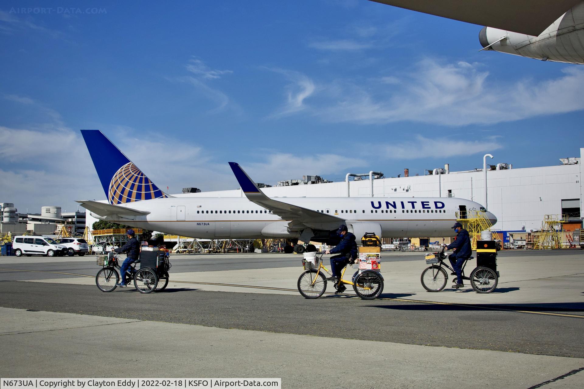 N673UA, 2000 Boeing 767-322 C/N 29241, SFO 2022.