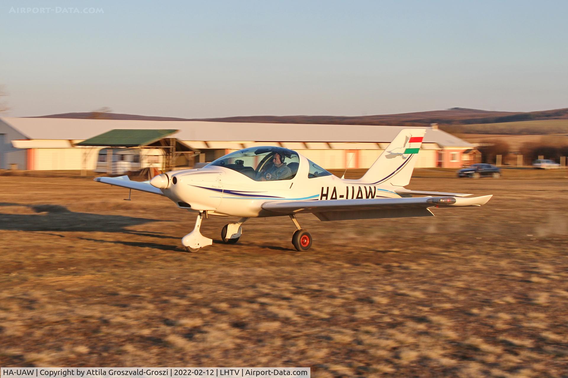 HA-UAW, TL Ultralight TL-2000 Sting Carbon S4 C/N 11ST366, LHTV - Tótvázsony-Kövesgyürpuszta Airfield, Hungary