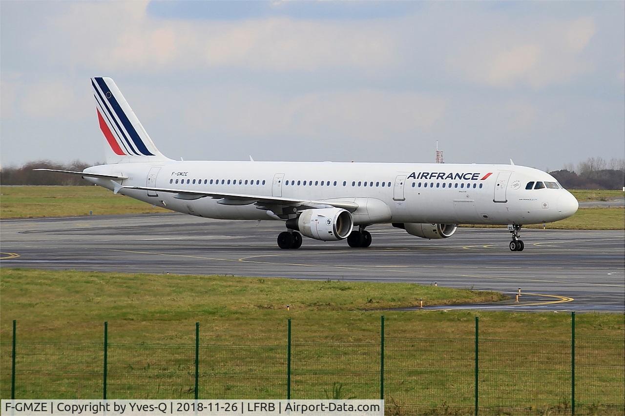 F-GMZE, 1995 Airbus A321-111 C/N 544, Airbus A321-111, Taxiing to boarding area, Brest-Bretagne airport (LFRB-BES)