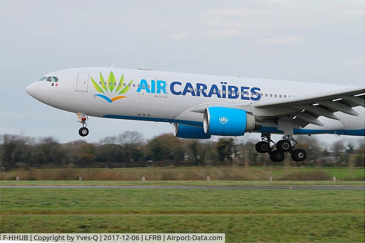 F-HHUB, 2000 Airbus A330-223 C/N 343, Airbus A330-223, Landing rwy 07R, Brest-Bretagne airport (LFRB-BES)
