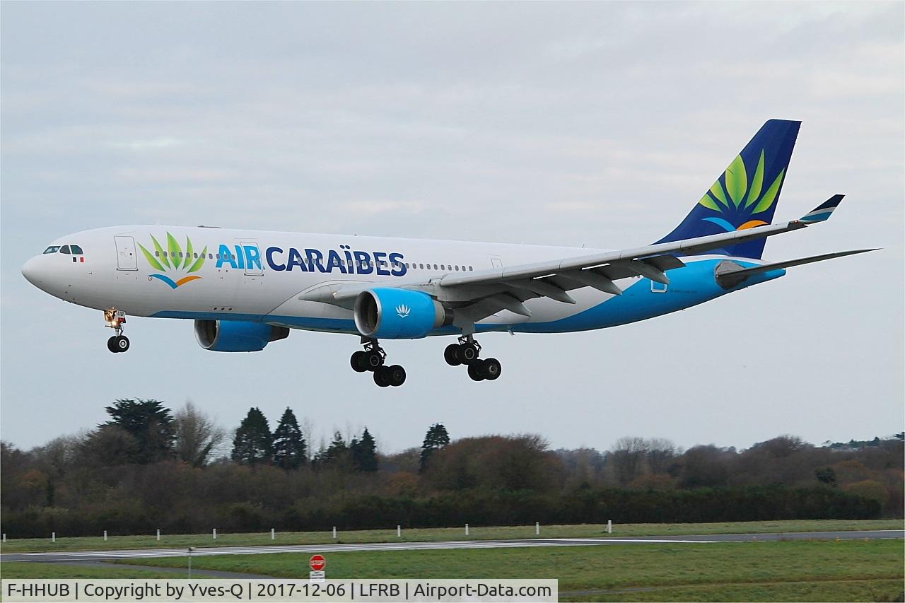 F-HHUB, 2000 Airbus A330-223 C/N 343, Airbus A330-223, Landing rwy 07R, Brest-Bretagne airport (LFRB-BES)