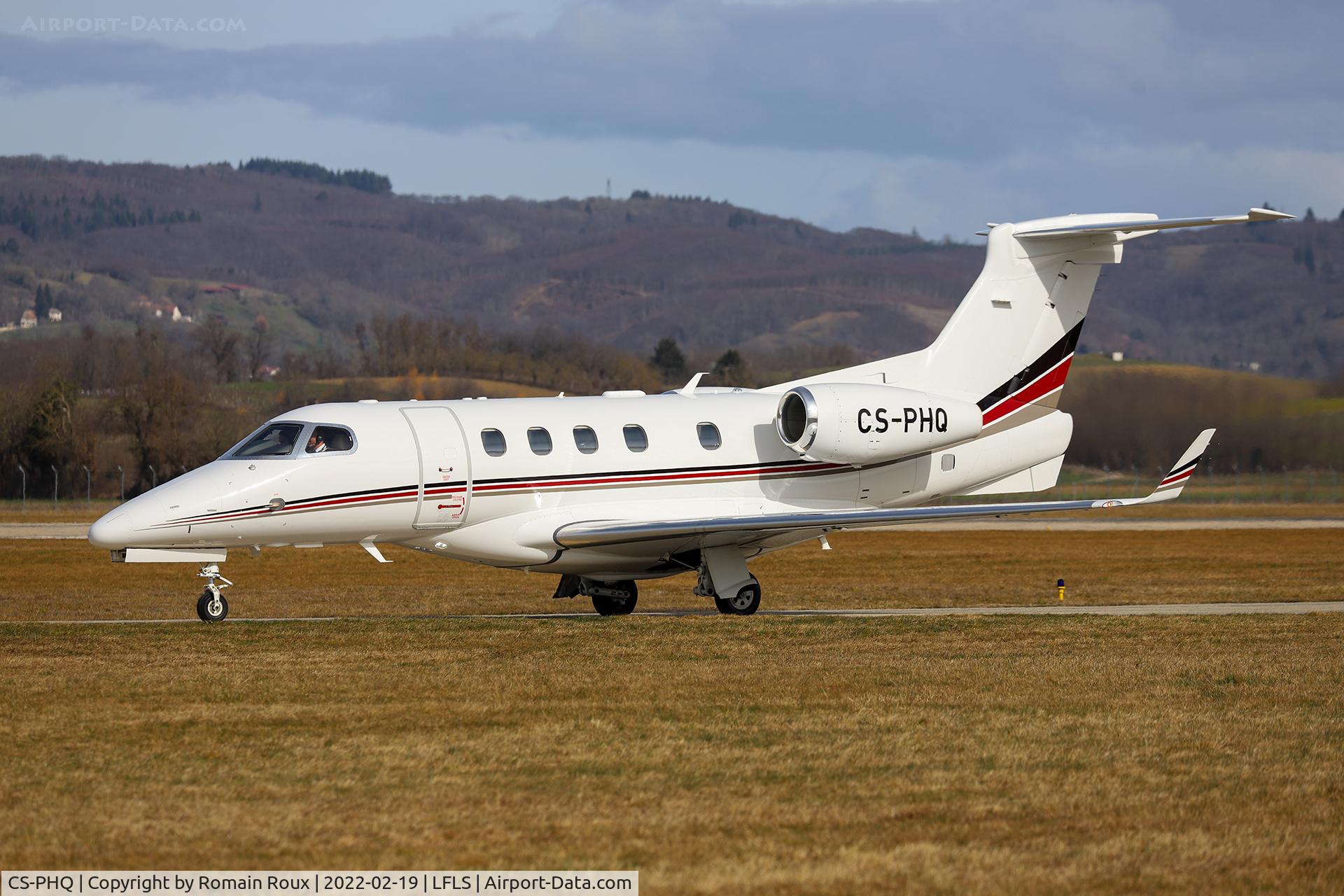 CS-PHQ, 2020 Embraer EMB-505 Phenom 300 C/N 50500570, Taxiing