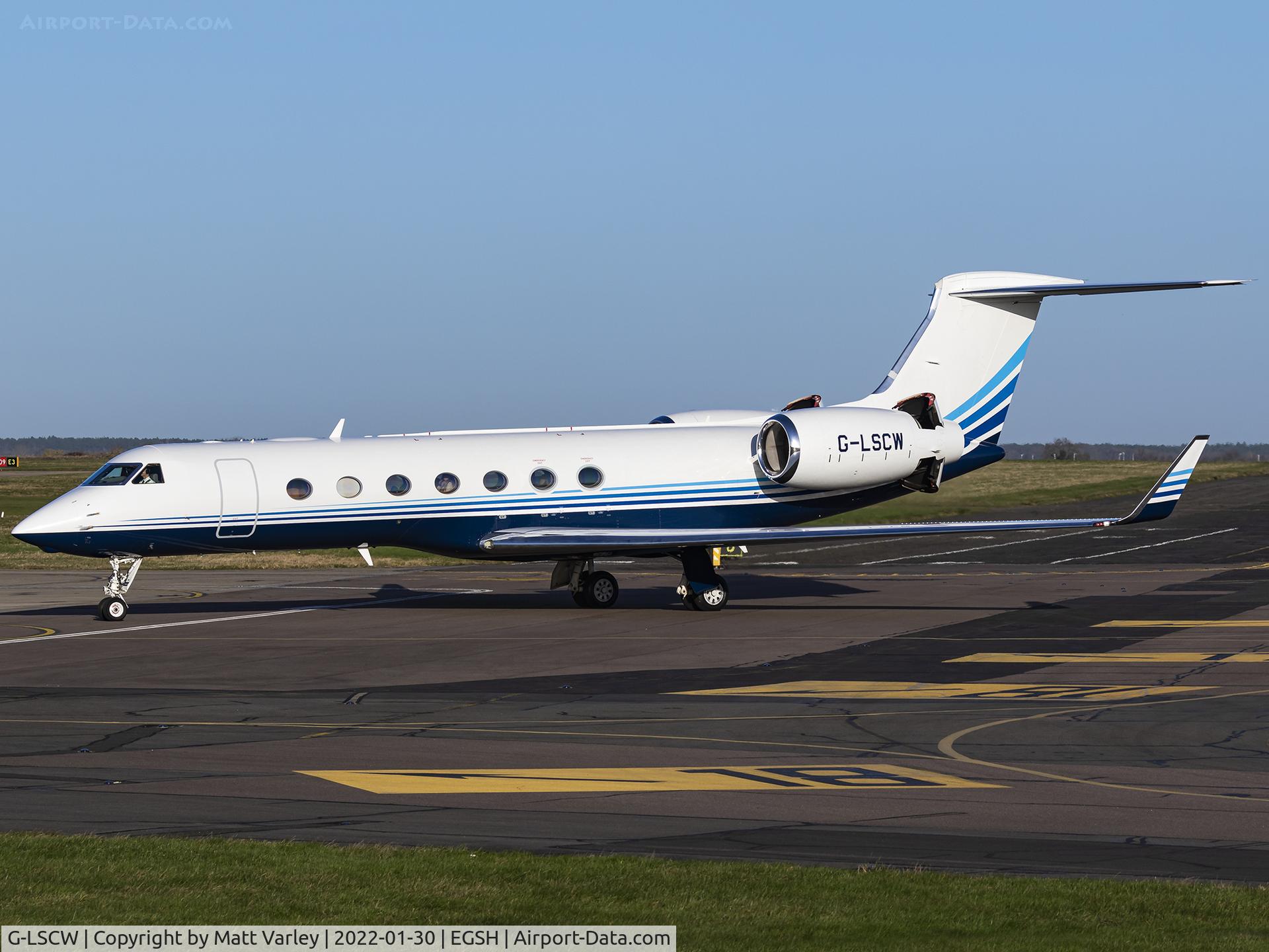 G-LSCW, 2014 Gulfstream Aerospace GV-SP (G550) C/N 5471, Arriving at NWI....