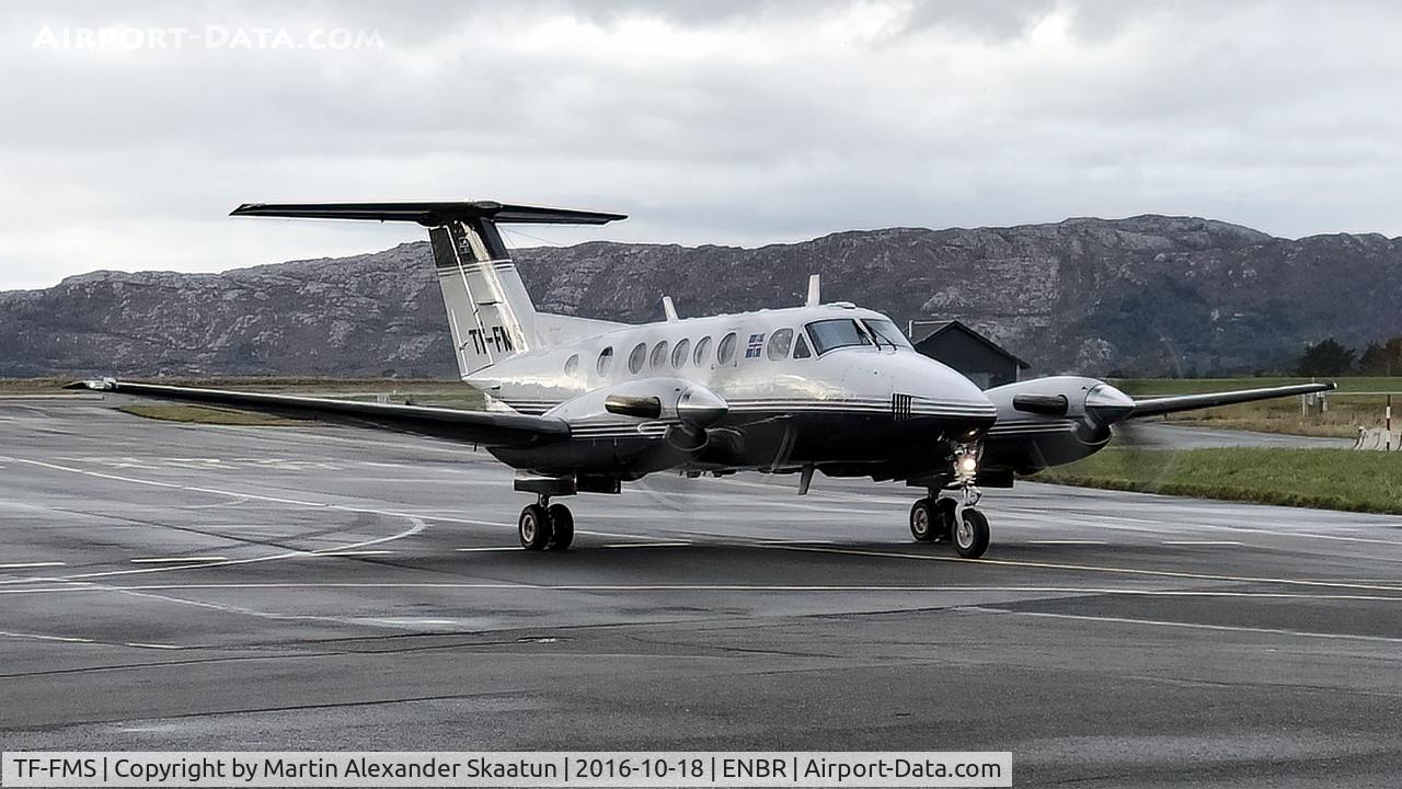 TF-FMS, 1991 Beech B200 Super King Air King Air C/N BB-1221, Taxying to parking.