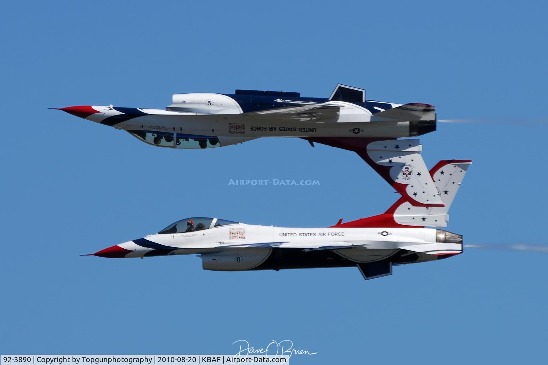 92-3890, General Dynamics F-16CJ Fighting Falcon C/N CC-132, Solo's mirror pass