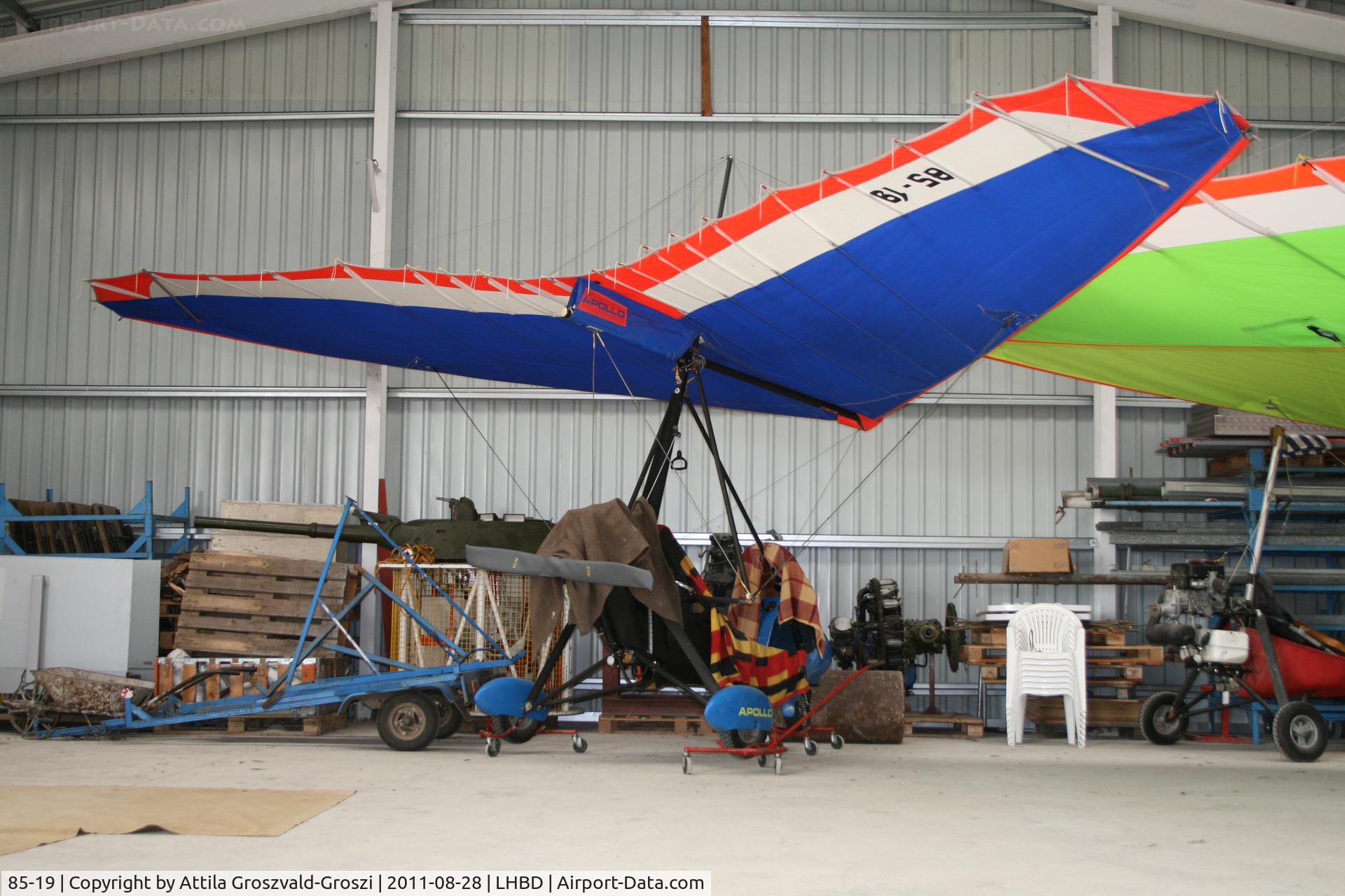 85-19, 2000 Halley Apollo CXMD Racer GT C/N 041200, LHBD - Börgönd Airport, Hungary