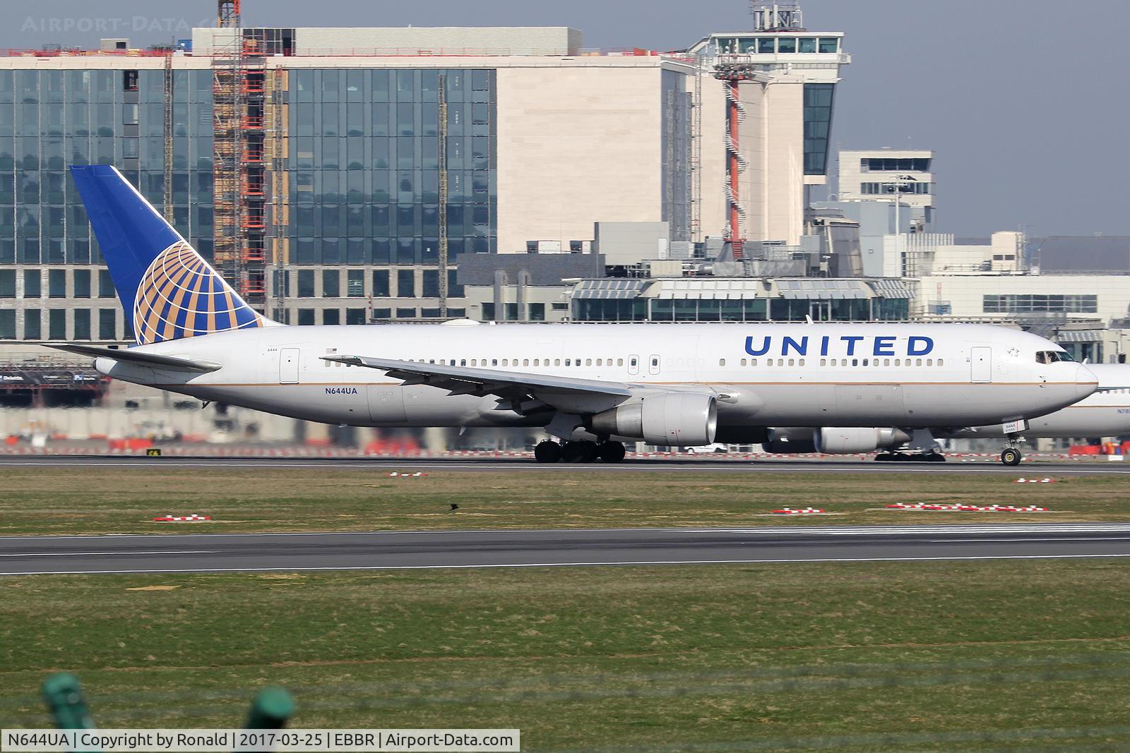 N644UA, 1991 Boeing 767-322 C/N 25094, at bru