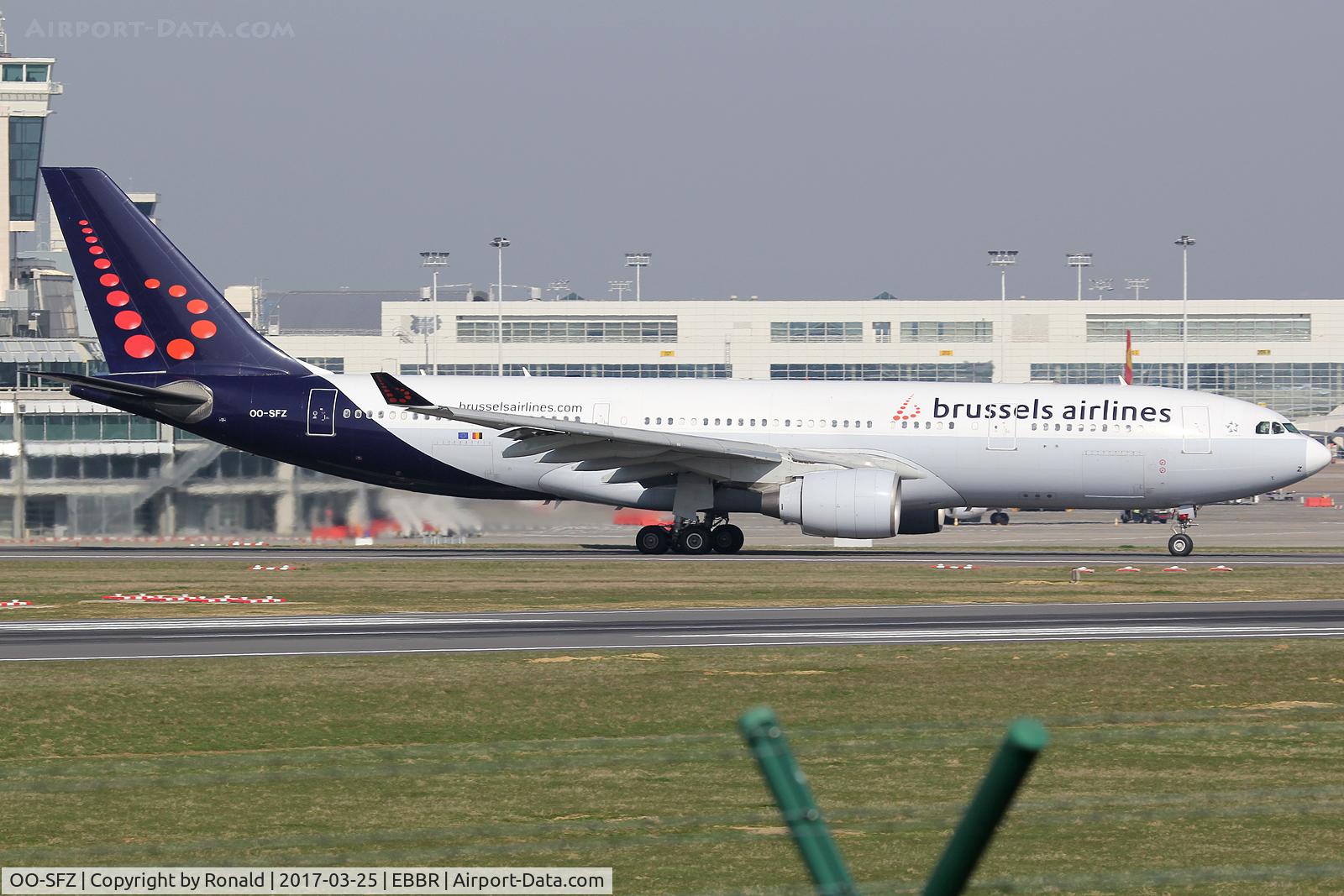 OO-SFZ, 1998 Airbus A330-223 C/N 249, at bru