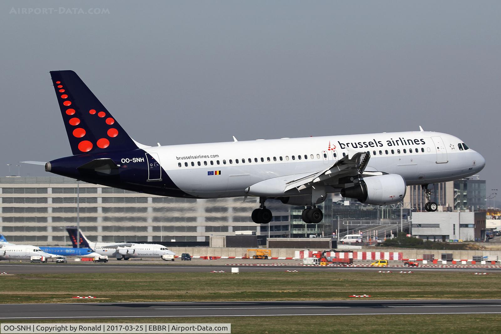 OO-SNH, 2004 Airbus A320-214 C/N 2207, at bru