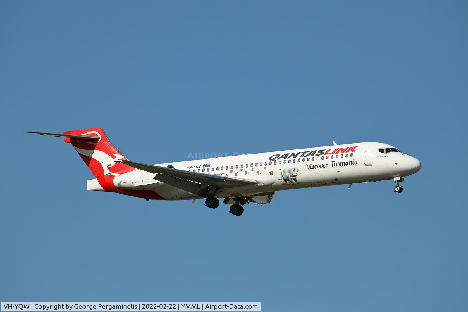 VH-YQW, 2006 Boeing 717-2BL C/N 55194, Short final runway 16.