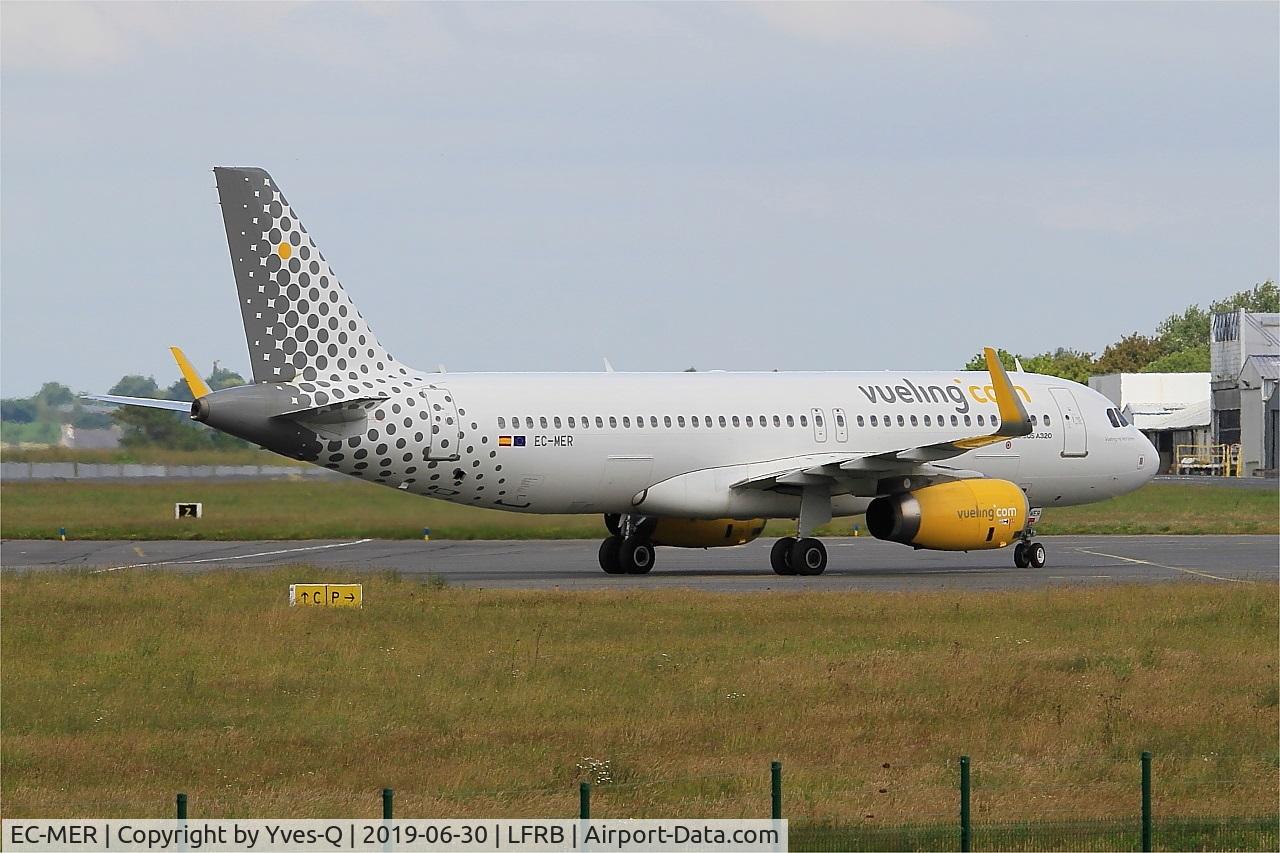 EC-MER, 2015 Airbus A320-232 C/N 6510, Airbus A320-232, Taxiing, Brest-Bretagne airport (LFRB-BES)