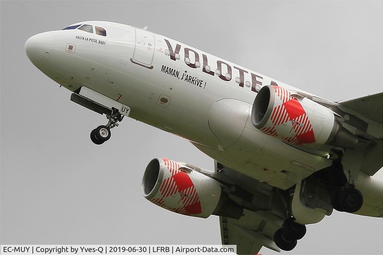 EC-MUY, 2003 Airbus A319-111 C/N 2050, Airbus A319-111, Take off rwy 25L, Brest-Bretagne airport (LFRB-BES)
