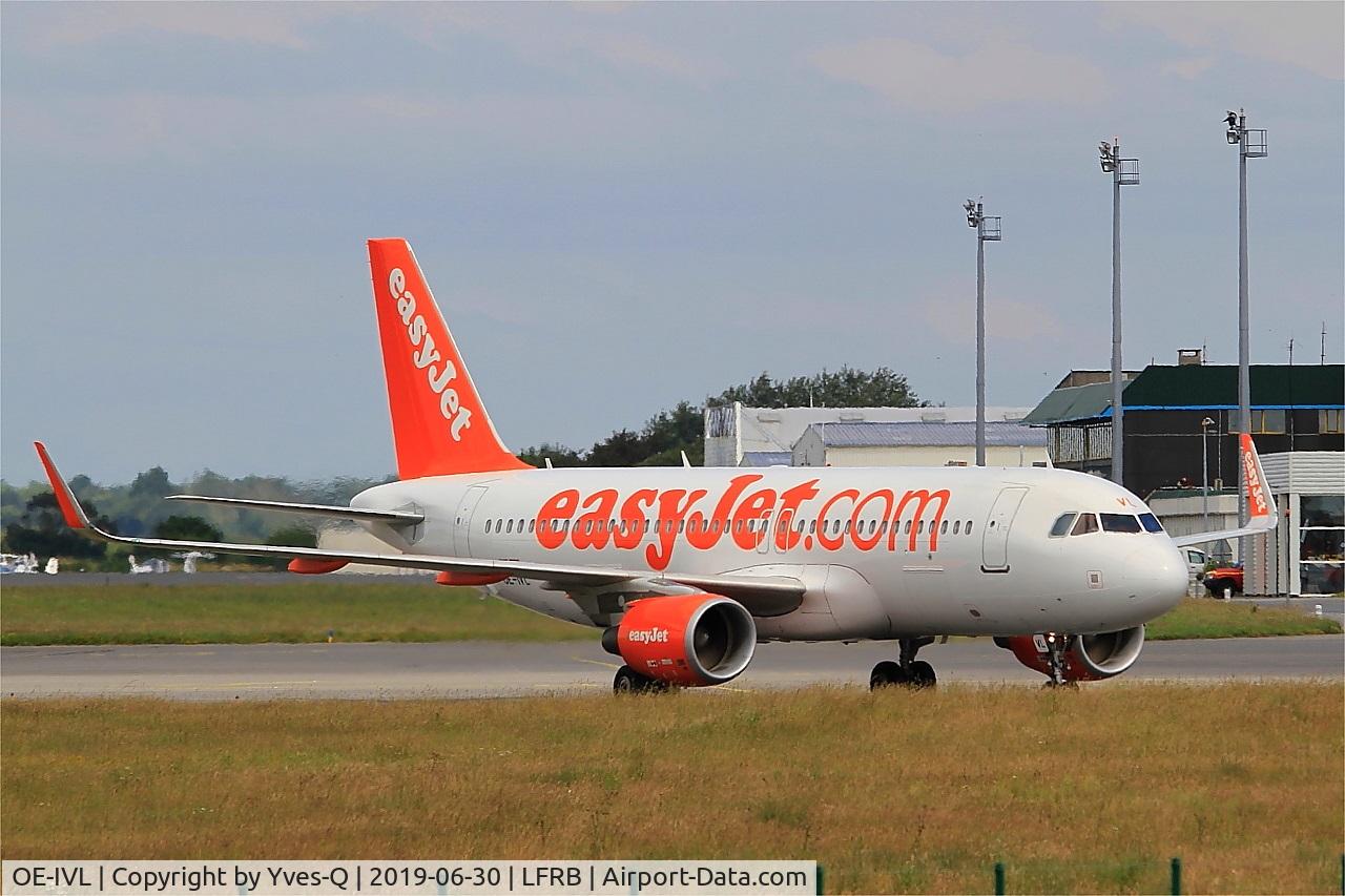 OE-IVL, 2014 Airbus A320-214 C/N 6188, Airbus A320-214, Taxiing, Brest-Bretagne airport (LFRB-BES)