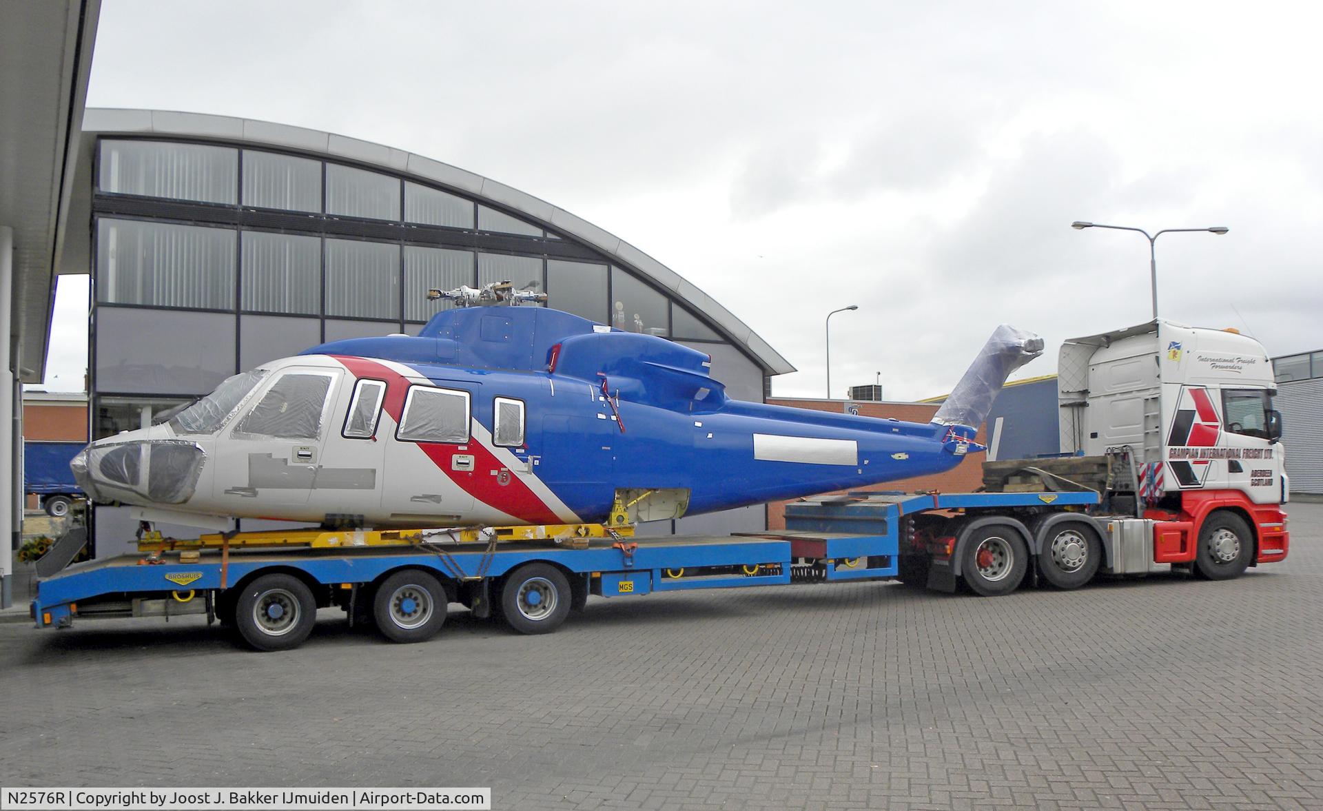 N2576R, Sikorsky S-76C C/N 760733, Photo made in IJmuiden 2009 came off the ferry from New Castle G-CFPV Sikorsky S-76C  s.n. 760733 ex N2576R