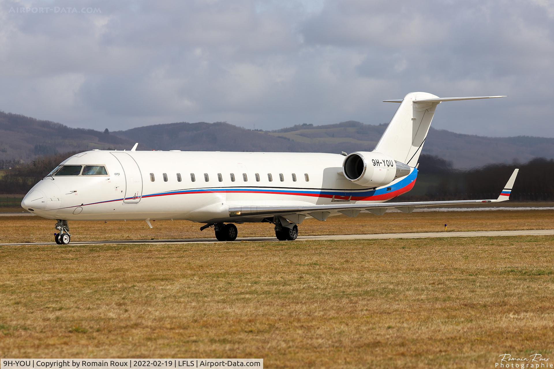 9H-YOU, 2008 Bombardier Challenger 850 (CL-600-2B19) C/N 8085, Taxiing