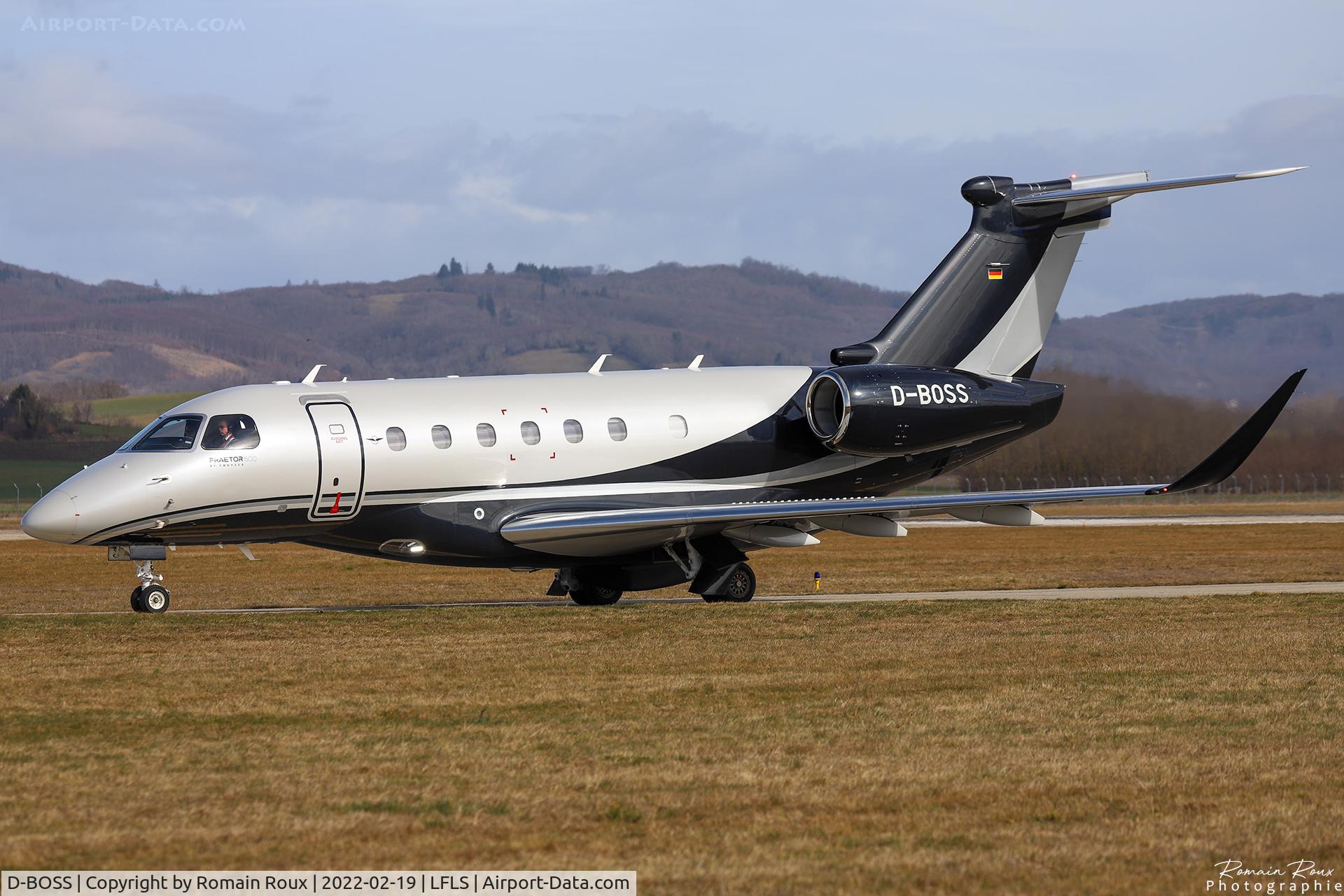 D-BOSS, 2021 Embraer EMB-550 Praetor 600 C/N 55020139, Taxiing