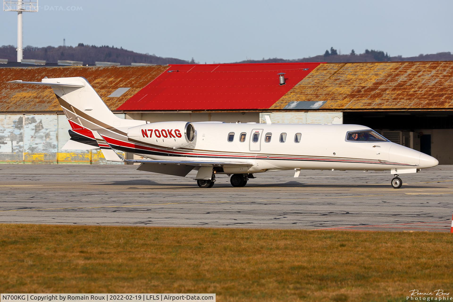 N700KG, 2004 Learjet 45 C/N 2017, Taxiing